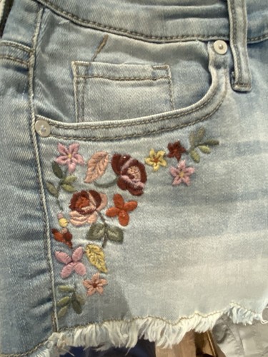 Mossimo Denim Womens Size 4 Shorts 26X2(tag reads 27) Shorts Embroidered - Picture 7 of 11