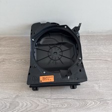 BMW F30 F32 F33 F36 F20 F21 F22 HARMAN KARDON SUBWOOFER GEH�USE RECHTE SEITE OEM