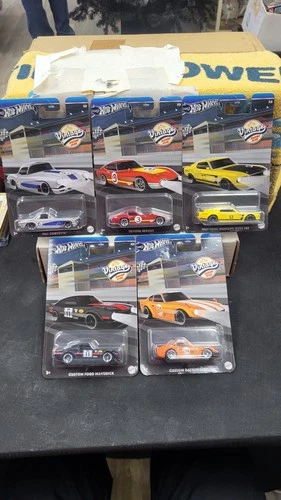 NIB 2023 VINTAGE RACING CLUB 1/64 HOT WHEELS SET OF 5 VETTE DATSUN TOYOTA FORD