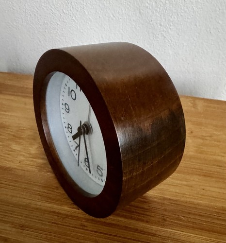 Alarm Clock Brown Round Non-Ticking Arabic Numerals Backlight Battery Operated - Picture 4 of 19