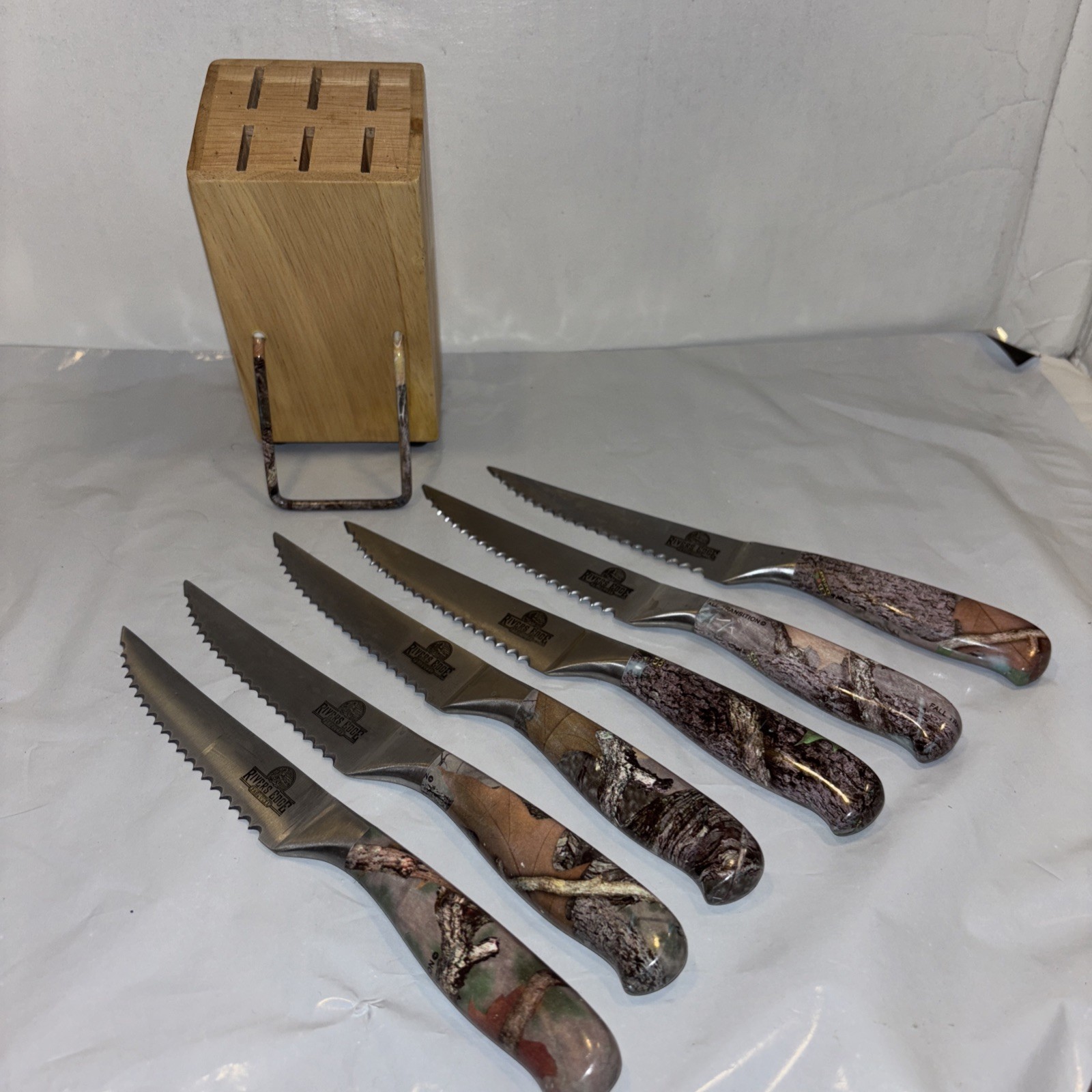 Rivers Edge products camouflage steak knives w/block lot of 6,Serrated meat kniv