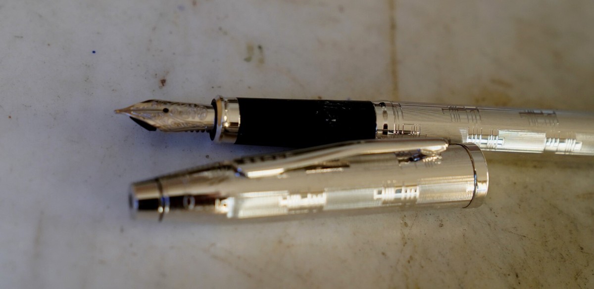 Stylo Plume Cross Century - Métal Guilloché, Plume Or 18 Carats - Occasion De Luxe
