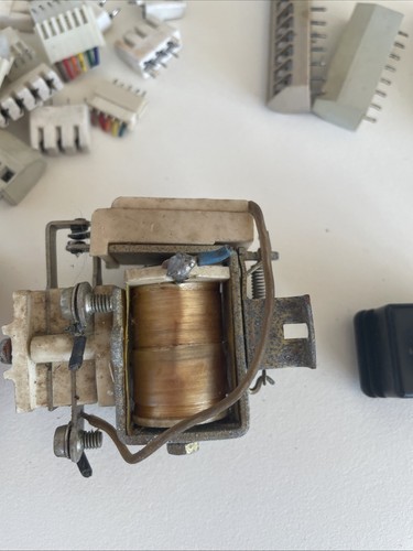 Vtg Electronics Parts Bundle Relays, Switches, Connectors Radio Ham DIY Untested - Zdjęcie 9 z 16