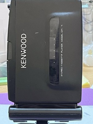  KENWOOD TRAGBARER KASSETTENSPIELER WALKMAN NEUER GÜRTEL NEUE KAPPEN FUNKTIONIEREN VINTAGE 90er