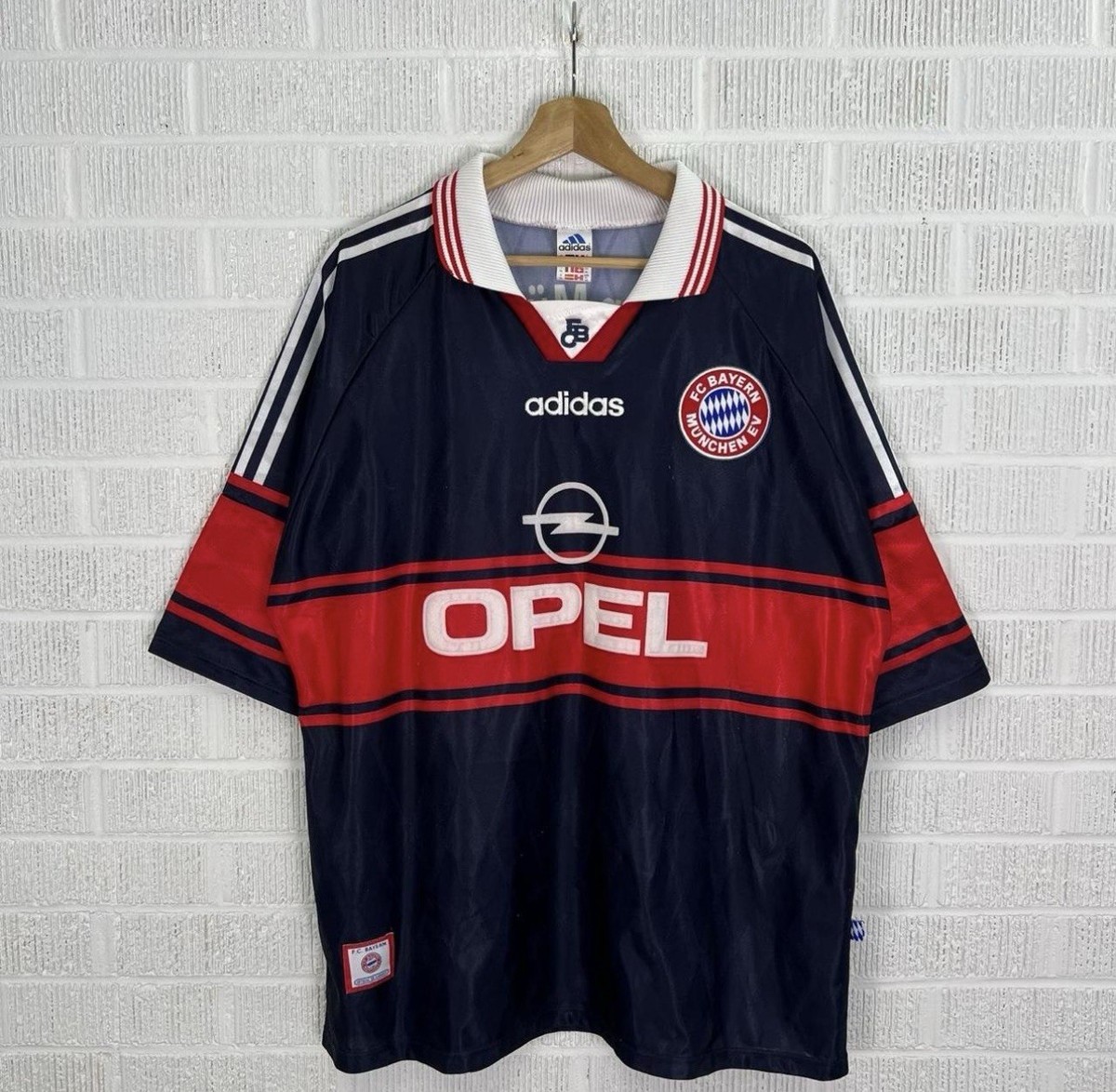 Bayern München adidas サッカーシャツ 90s Vintage Adidas Bayern Munich (München) Basler Football Shirt #14