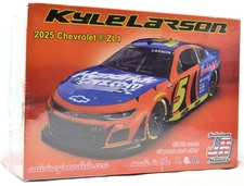 Salvinos JR Models "Throwback" Kyle Larson 2025 Chevy Camaro ZL1 1/24 Car Kit