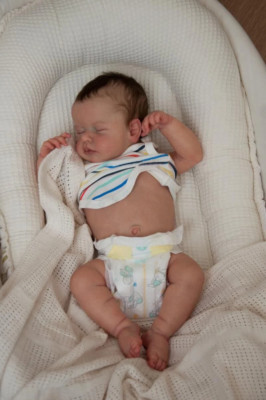 Newborn Baby Puppe Loulou schläft weich kuschelig Körper Haut mit sichtbaren Venen 18 Zoll