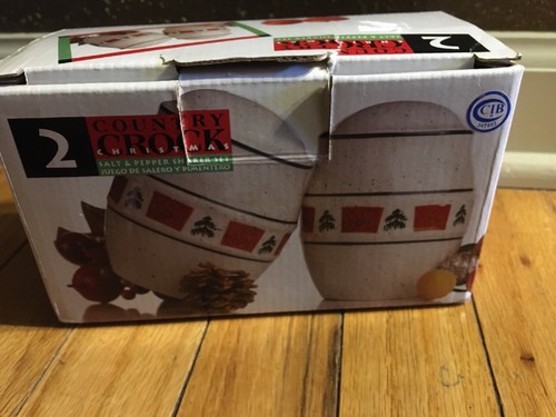 ~NEW Tienshan Country Crock Stoneware Christmas 2 Pc Salt & Pepper Shaker Set~ - Picture 3 of 3