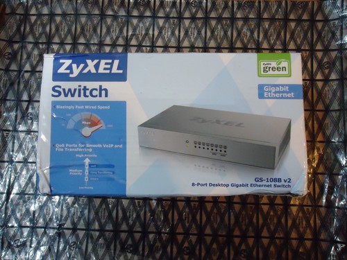 ZyXEL GS-108B v2 8-Port Desktop Gigabit Ethernet Switch Unmanaged - Zdjęcie 8 z 8