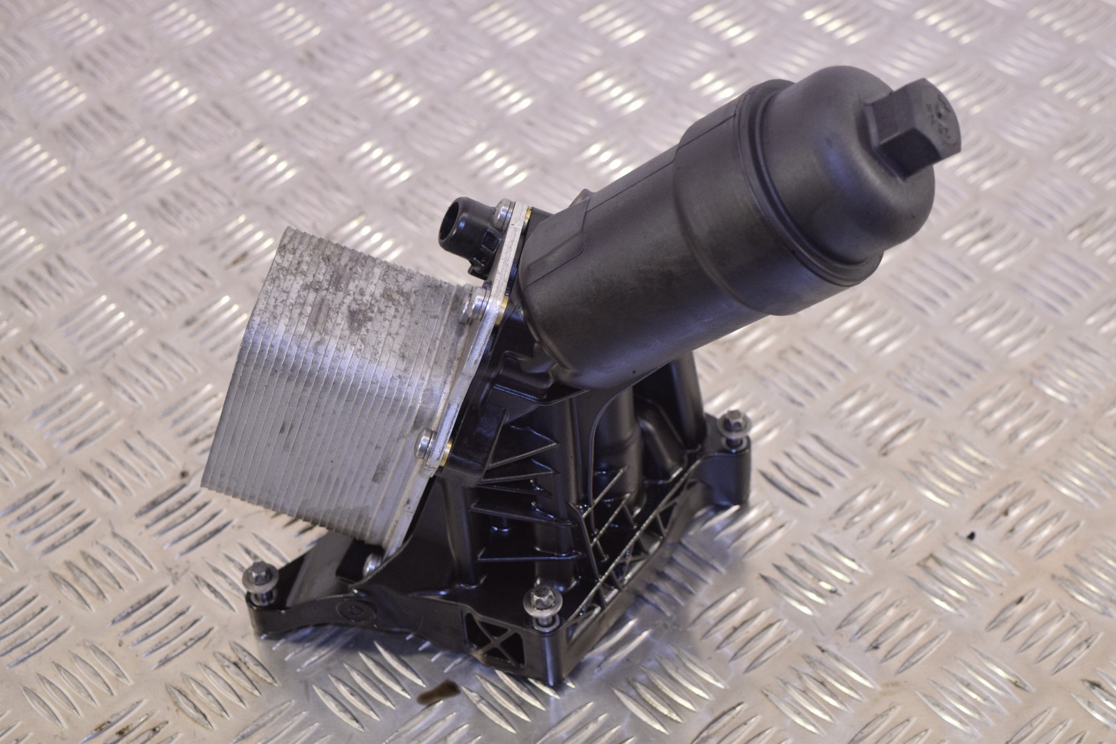 OIL FILTER HOUSING+ COOLER for BMW 2.0D B47 engine F30 F32 F34 F10 F22