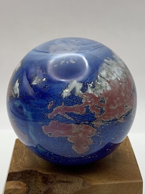 Lundberg Studios 1991 World Earth Globe Art Glass Paperweight 2 1