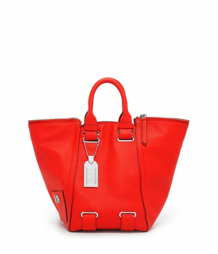 Henri Bendel Spruce Street Convertible Hobo Bucket Bag Rot Neu mit Etikett Neu - Bild 2 von 7