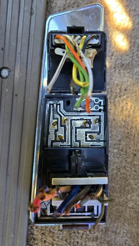 Interruptor de ventana izquierda Oldsmobile Cutlass Supreme 1988-1993 fabricante de equipos originales 2 puertas Foto 3 de 4