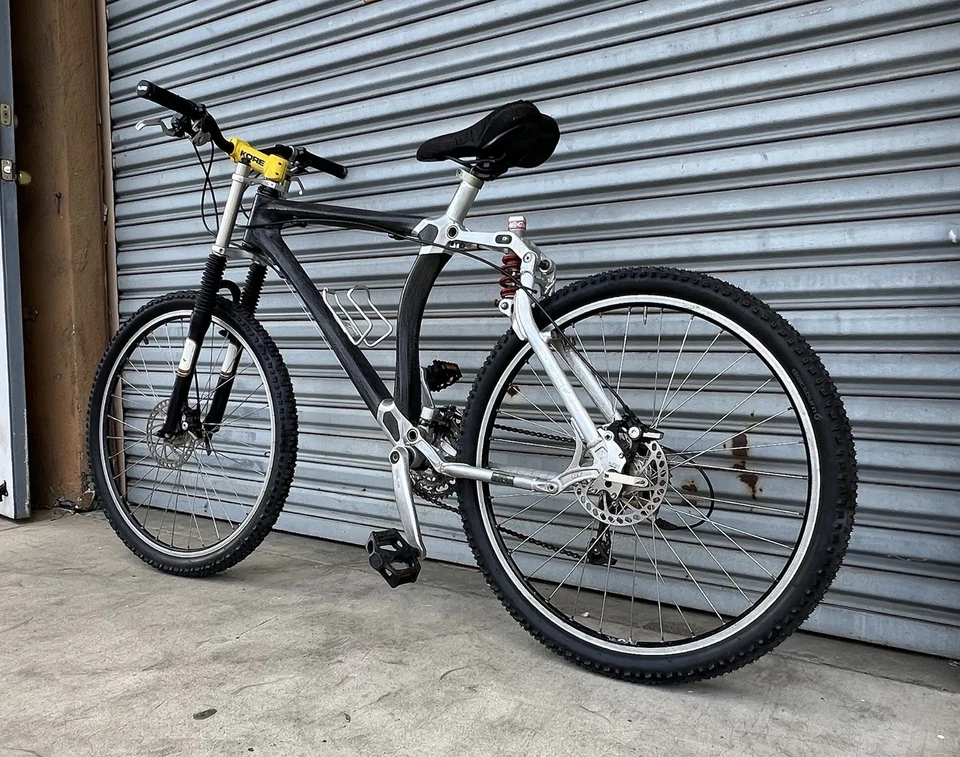 GT STS Carbon Fiber Mountain Bike.(Thermoplastic) - Image 3 of 4