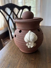 Garlic Keeper with Lid Terracotta