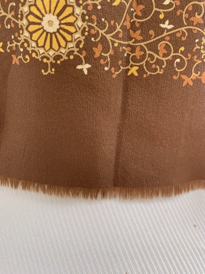 AS#CELINE Paris Bufanda Floral Marrón Vintage Seda Look Tiene Mancha y Agujero Foto 2 de 4