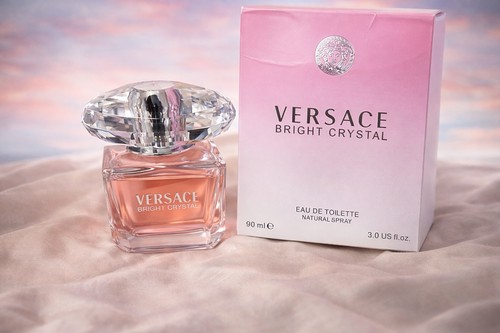 Versace Bright Crystal Eau de Toilette Spray 90ml / 3.0oz Regular Size - Picture 1 of 2