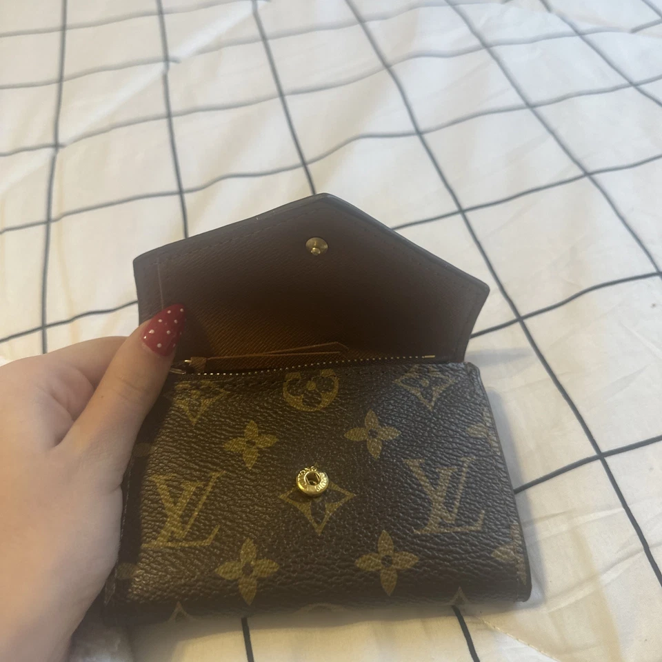 louis vuitton wallet, brown inside - Image 2 of 4