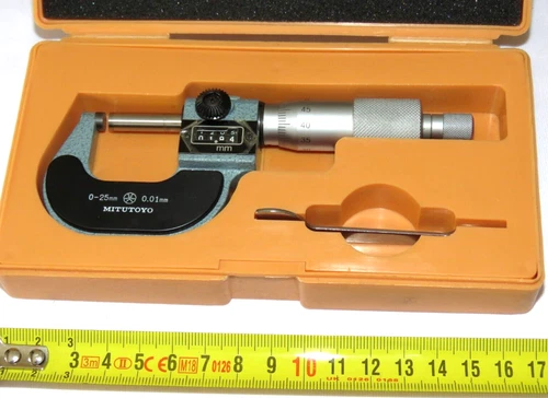 Mitutoyo Digit Micrometer 0-25mm x .01mm No. 193-101 Excellent Condition