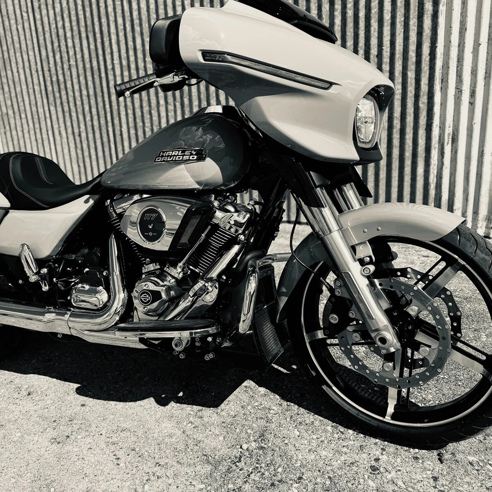 HECHO EN EE. UU. Soportes de reubicación de guardabarros negros rueda de 21" para Harley-Davidson Foto 3 de 4