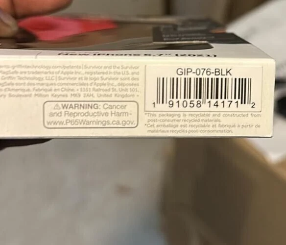 Funda híbrida Griffin Survivor Earth Series para iPhone 13 Pro Max - Negra Foto 3 de 4