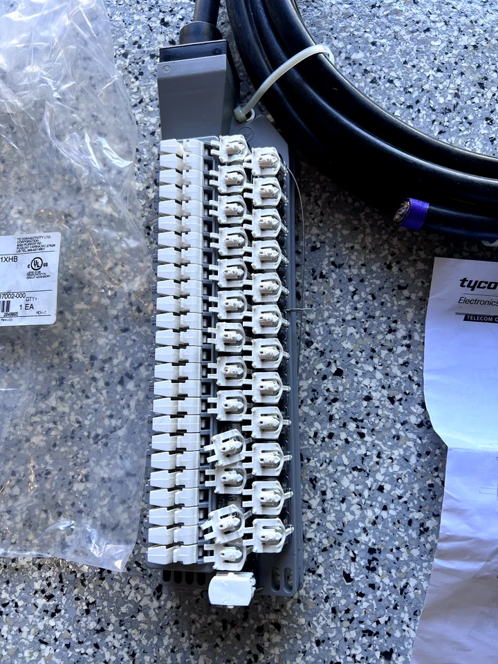 Tyco Electronics DT3-PTBS25FS25F-RD3 Pedestal Terminal with Ground Wire - Image 3 of 4