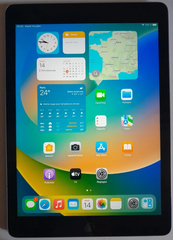 Apple iPad (5th generation) · 32GB · Wi-Fi, photo 1 sur 2