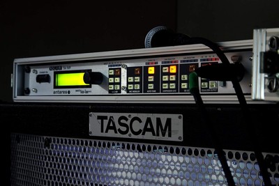 TASCAM (TA-1VP) MICROPHONE PREAMP ANTARES AUTO TUNE EVO BUILT-IN AUDIO EQUIPMENT