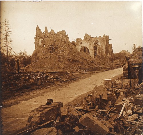 Arras - Arras après le bombardement - La grande place, maisons