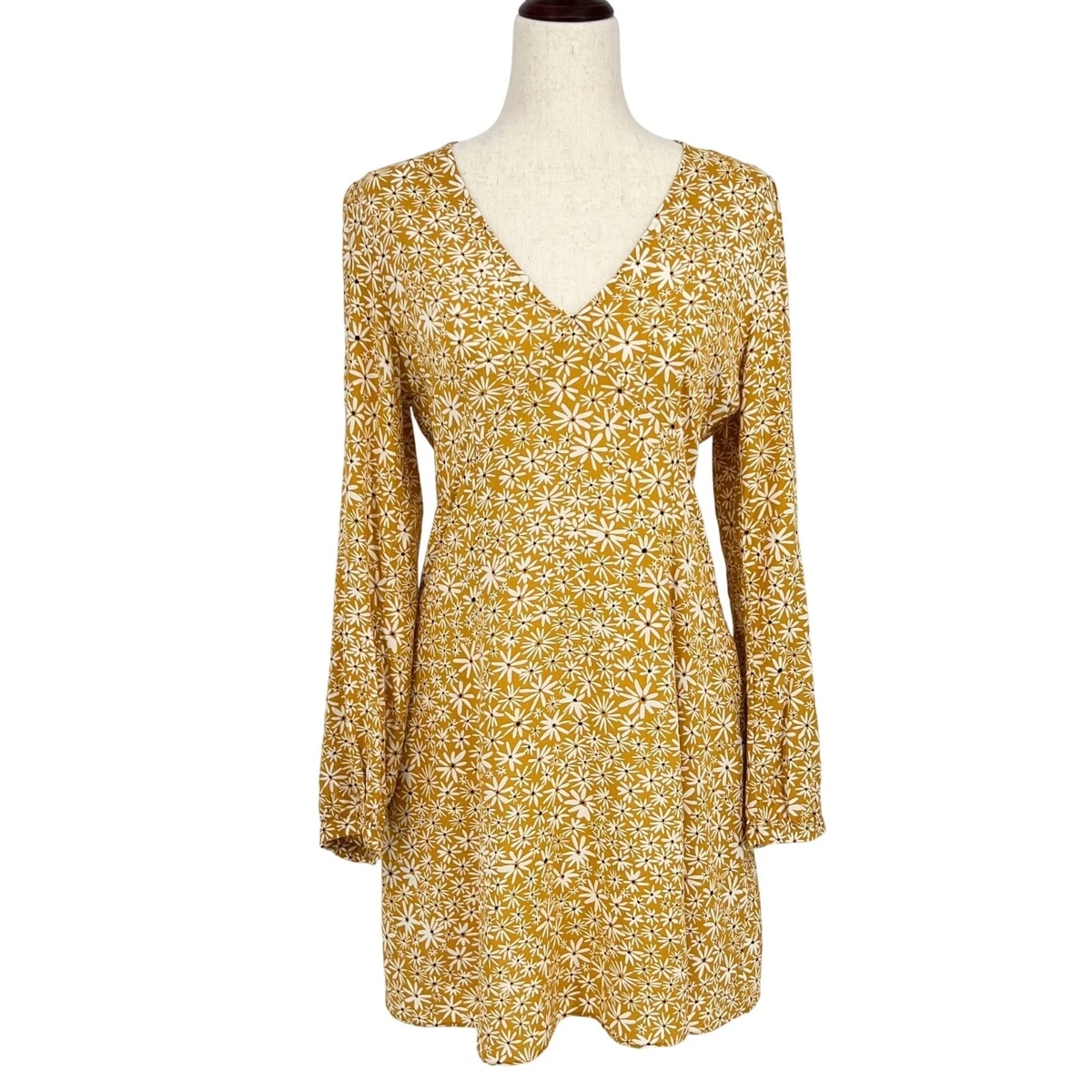 slim fit dress slacks Uniqlo Black White Daisy Floral V-neck Long Sleeve Fit & Flare Mini Dress  Size S main image 1