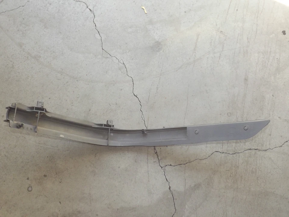 OEM Toyota Corolla AE92 SR5 Coupe front passenger side corner lens lower trim FR - Image 2 of 4