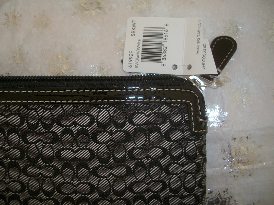 COACH 61992 MINI SIGNATURE TABLET CASE COVER BLACK / WHITE  NWT GREAT GIFT!! - Image 3 of 4