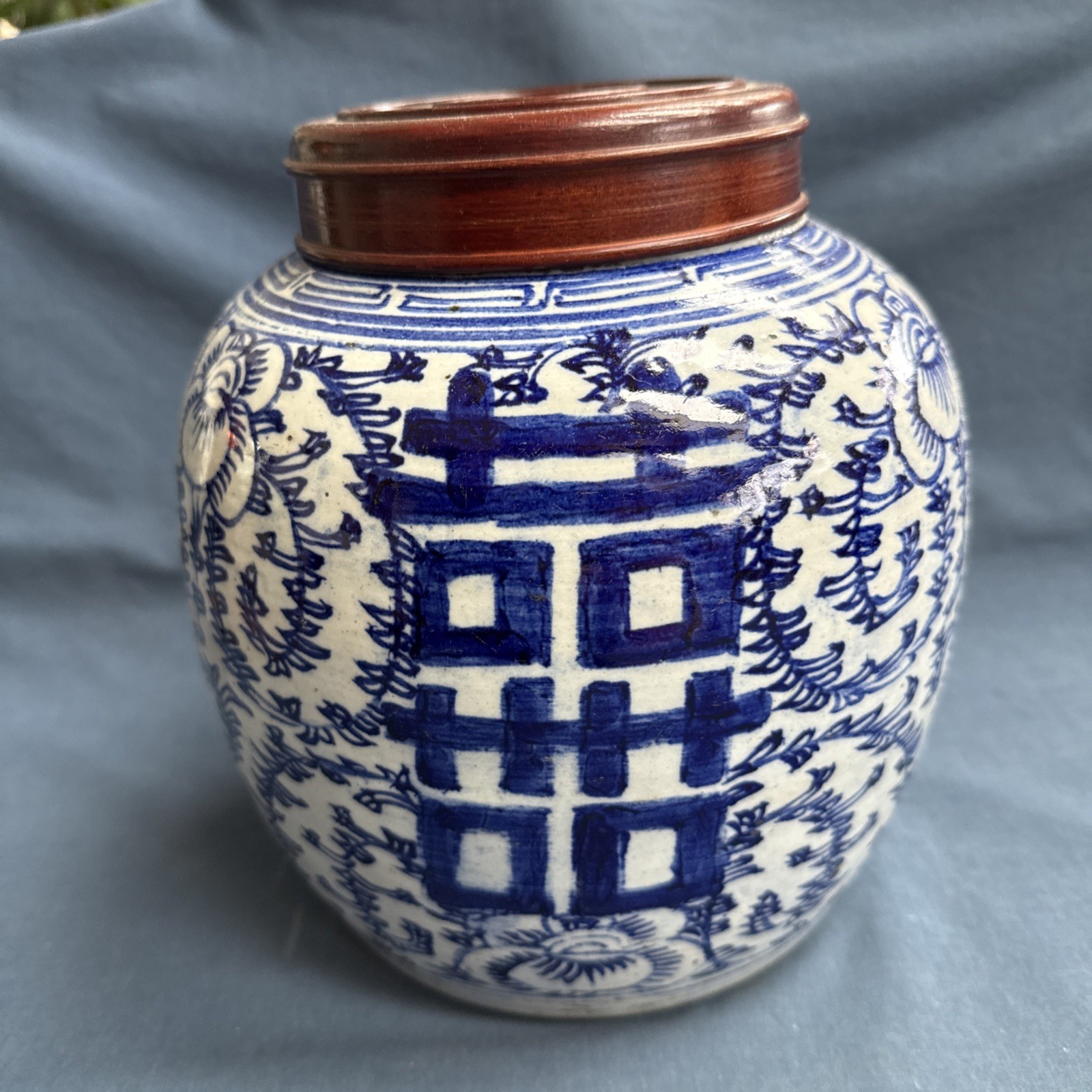 Antique Chinese Double Happiness Blue & White Porcelain Ginger Jar Wooden Lid