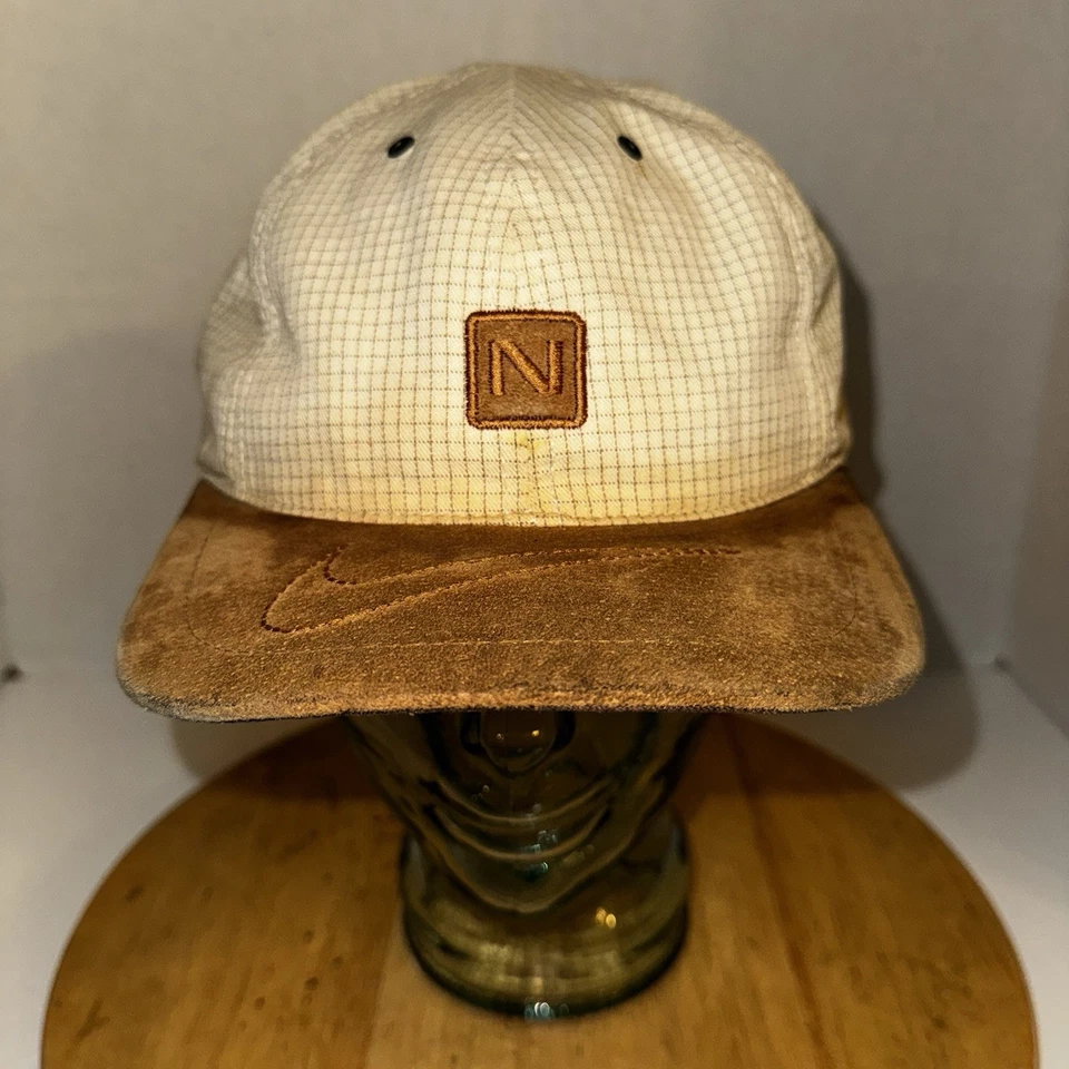 Gorra de Colección Nike N Logo Gamuza Ala Correa Hecha en EE. UU. Años 90 Beige Marrón Foto 2 de 4