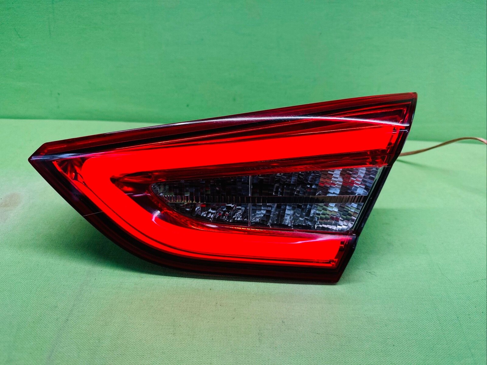 2013 - 2016 MASERATI QUATTROPORTE REAR RIGHT INNER TAILLIGHT OEM 670009228