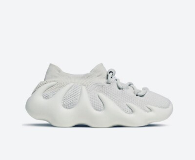 (Brand New)  white 2021 Yeezy 450  'Cloud White' size 4.5