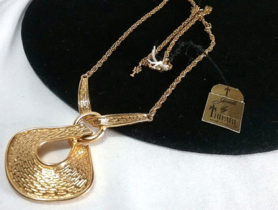 Vintage Gold Crown Trifari Modernist Necklace NWT 23''