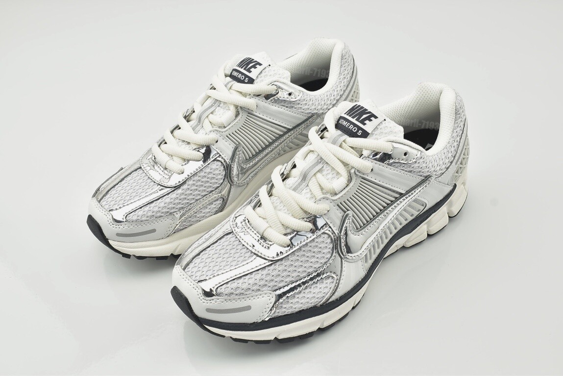 ★ナイキ ズームボメロ5 フォトンダスト ★ HJ3758-001 Nike Zoom Vomero 5 'Photon Dust/Chrome' (HJ3758-001) | eBay
