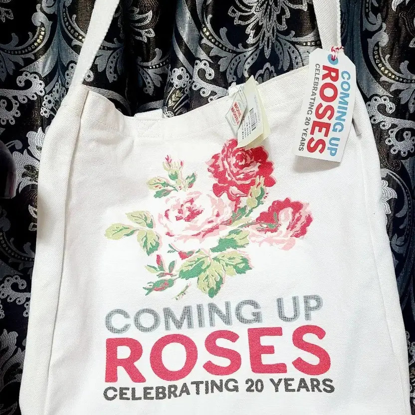 New 20th Anniversary Kate Spade Eco Bag, Ivory Rose Bouquet thumbnail 2