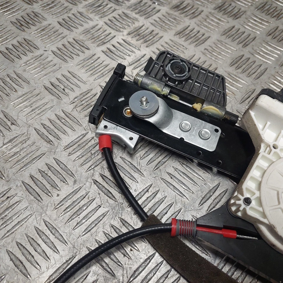 Mitsubishi Colt CZC2 MK6 2008 N/S front window regulator passenger left side - Image 4 of 4