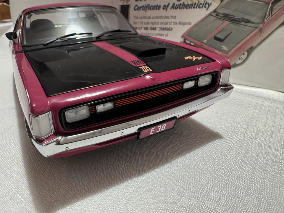 Cargador tanque grande 1:18 CC E38 R/T Foto 2 de 4