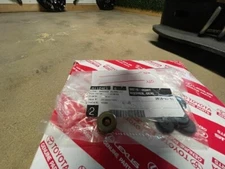 (1) single Genuine Toyota Engine Valve Cover Grommet 90210-05007