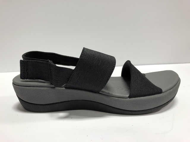 clarks sandals black