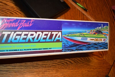 オオタキ製　JUMBO DELTA スピードボートモデルキット s-l400.jpg