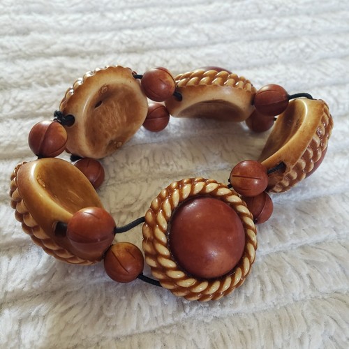 Vintage Chunky Plastic Button & Beaded Stretch Bracelet - Picture 6 of 6