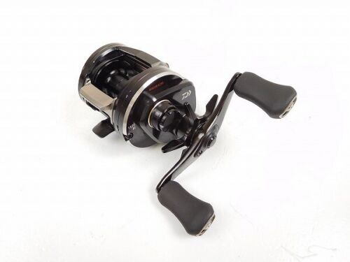 Daiwa 18 Ryoga 1520H Junk /fishing /Reel /some scratches and stains /japan