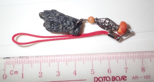 Dije de tectita negra con cuentas de piedra semipreciosa 6,7 gramos 2,6x1,2x1 cm - Imagen 2 de 4