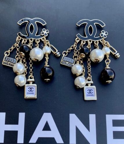 CHANEL CC GOLD PEARL BLACK ENAMEL CHARMS RARE DANGLING EARRINGS  - Picture 1 of 11