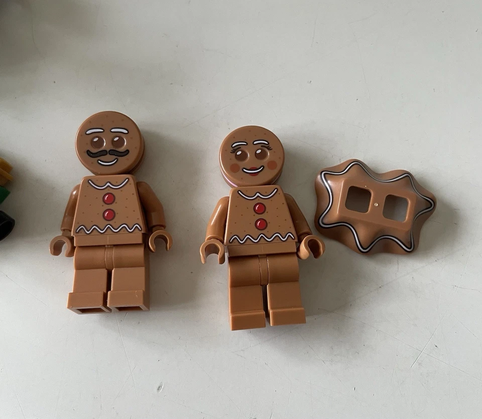 LEGO 10267 Gingerbread House, photo 4 of 5