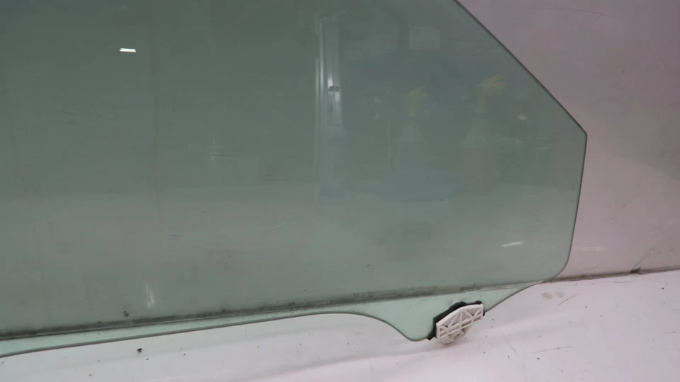 Mazda 3 2019-2024 OEM puerta delantera derecha ventana vidrio Foto 3 de 4